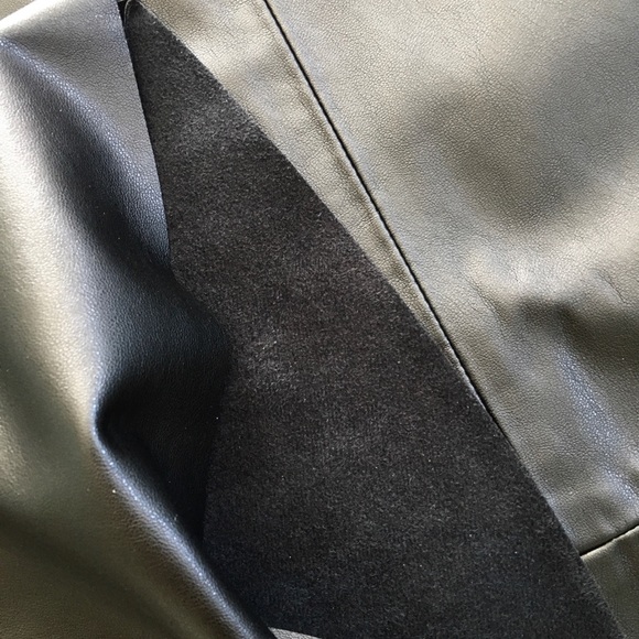 F21 Faux Leather Black Skirt w/ Pockets, Forever21, Size XS - Picture 9 of 10